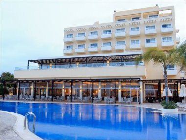 Kouzalis Beach Hotel (Кузалис Бич Отель), Паралимни